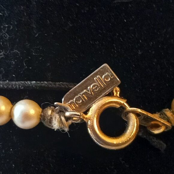Vintage  Marvella faux Graduated Pearl Necklace - Picture 4 of 6